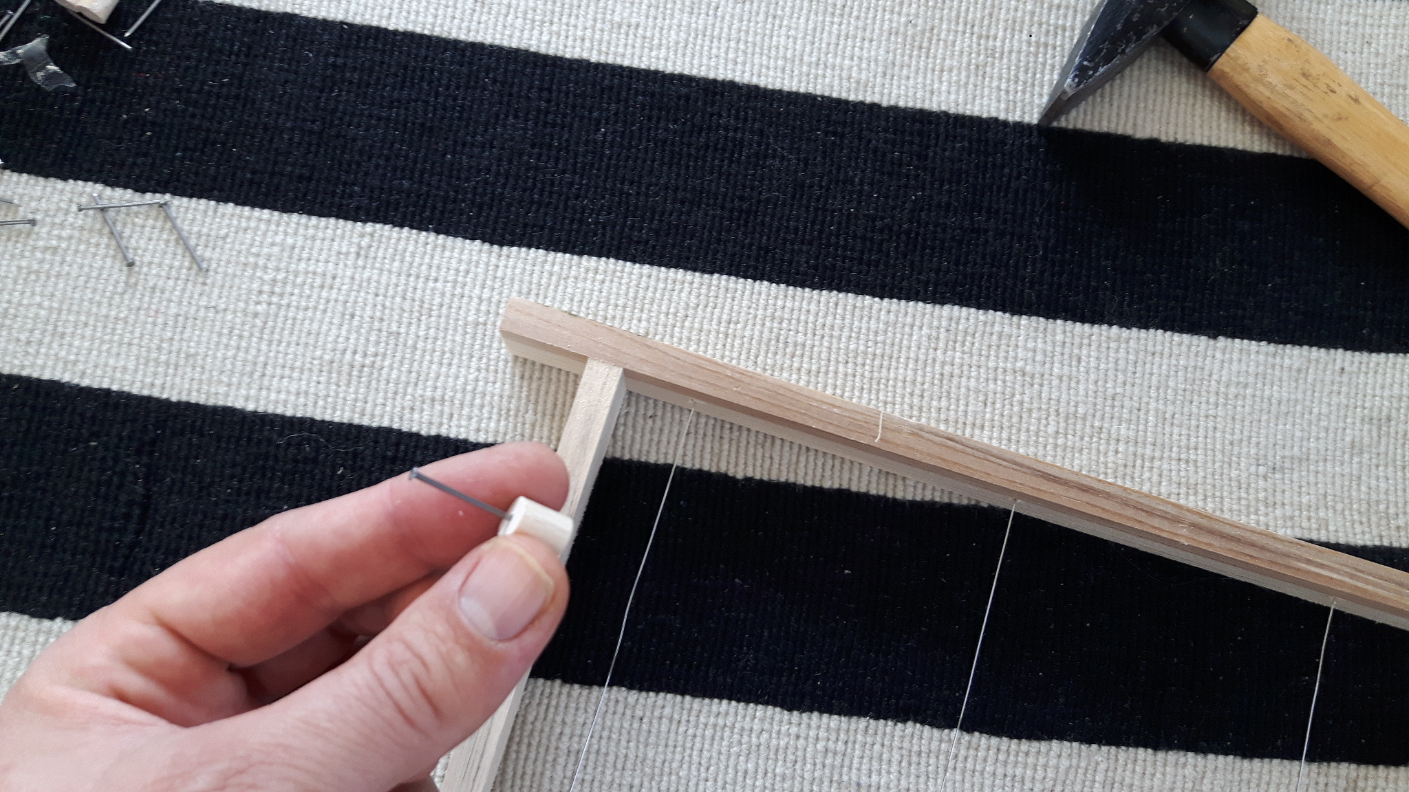 Rähmchen wo einen Abstandshalter aus Holz reinkommt als erster Schritt beim Innenausbau